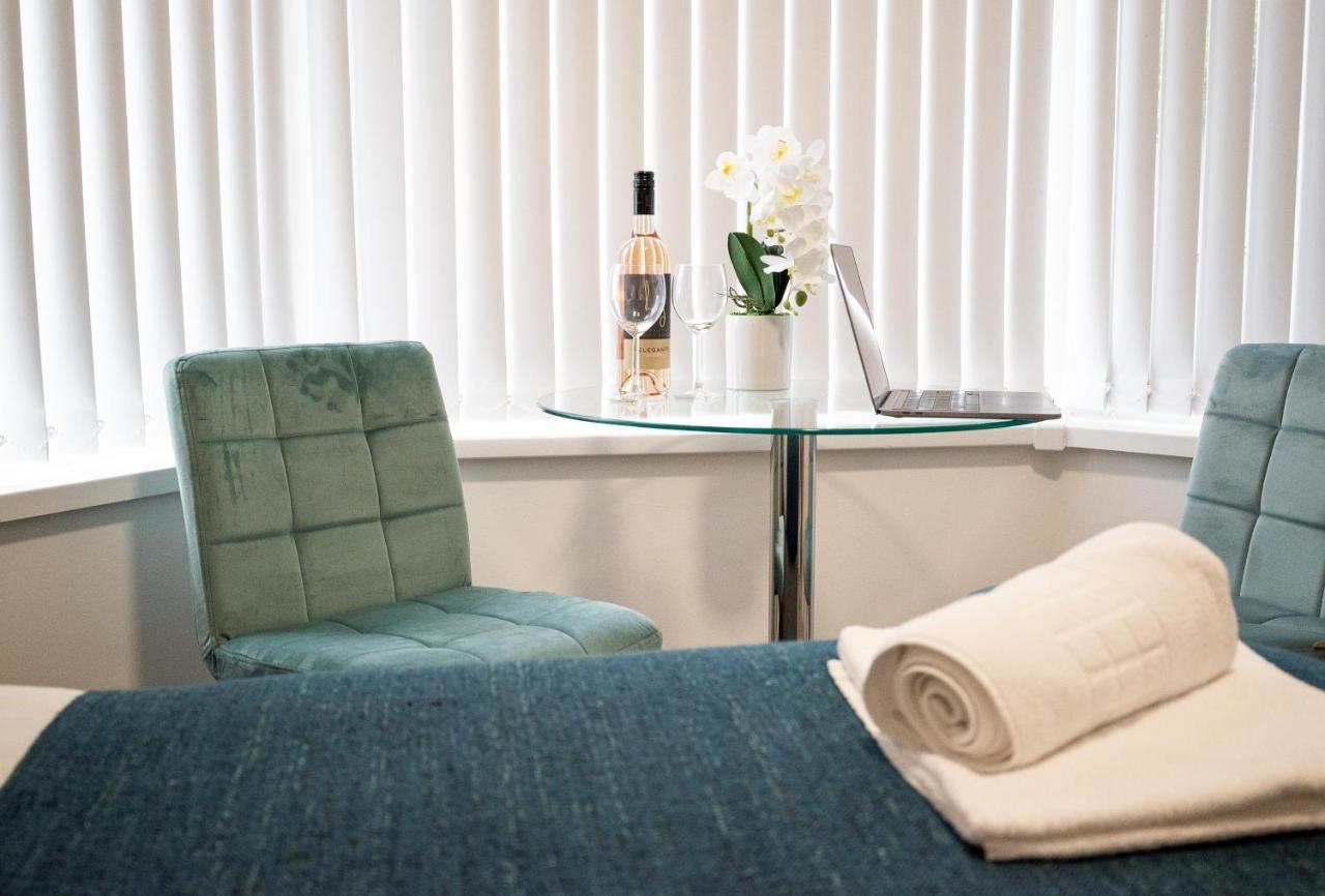 Elmo River Studios - 6 En-Suites In Wallasey - Easy Parking - Short And Long Stays Welcome Extérieur photo
