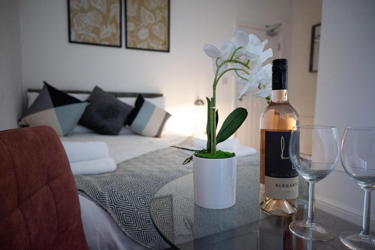 Elmo River Studios - 6 En-Suites In Wallasey - Easy Parking - Short And Long Stays Welcome Extérieur photo