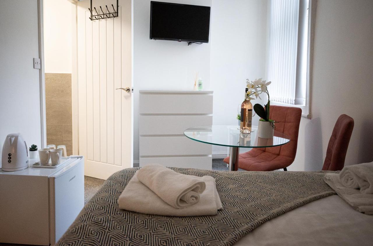 Elmo River Studios - 6 En-Suites In Wallasey - Easy Parking - Short And Long Stays Welcome Extérieur photo