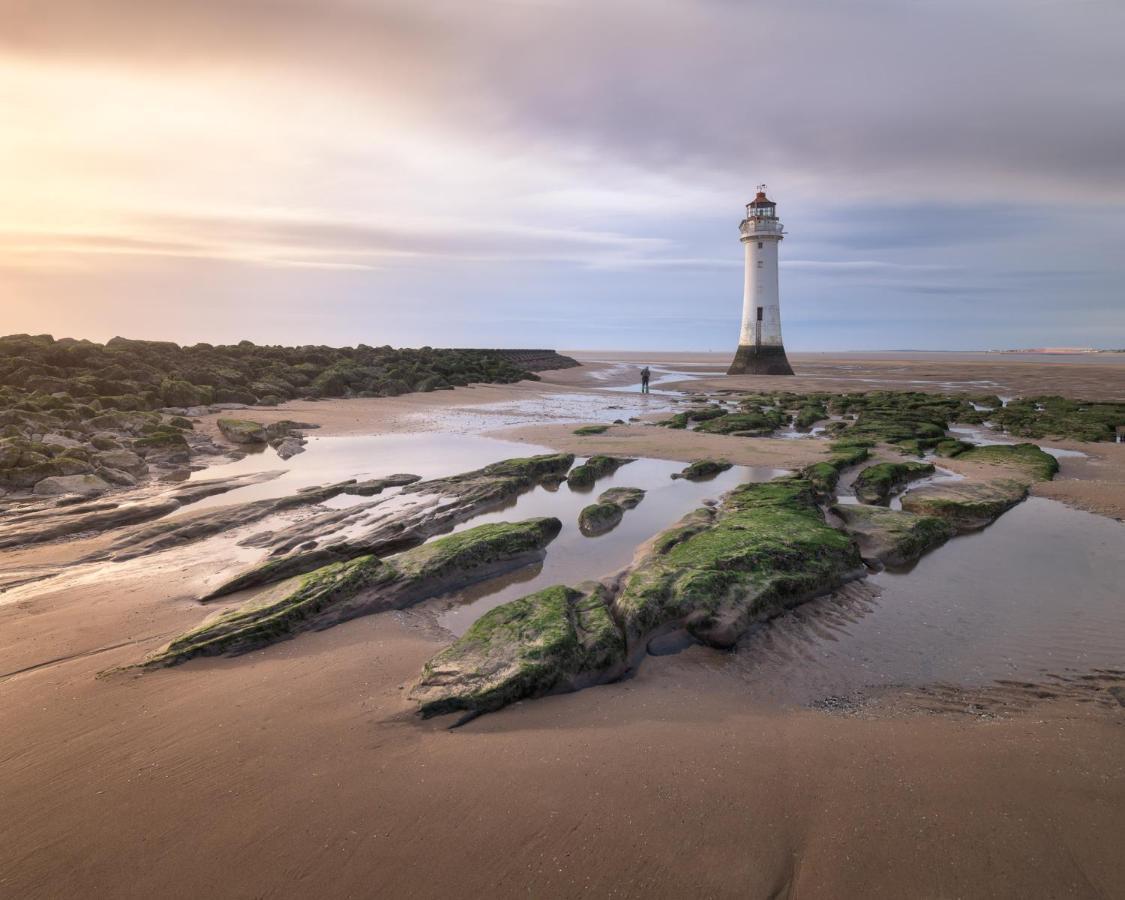 Elmo River Studios - 6 En-Suites In Wallasey - Easy Parking - Short And Long Stays Welcome Extérieur photo