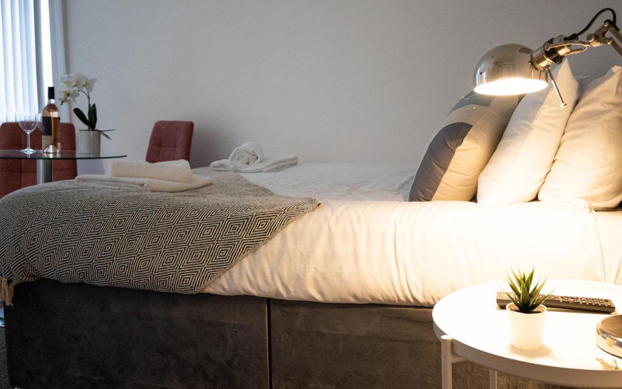 Elmo River Studios - 6 En-Suites In Wallasey - Easy Parking - Short And Long Stays Welcome Extérieur photo