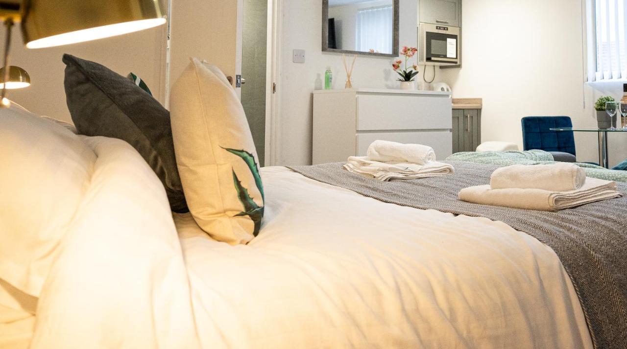 Elmo River Studios - 6 En-Suites In Wallasey - Easy Parking - Short And Long Stays Welcome Extérieur photo