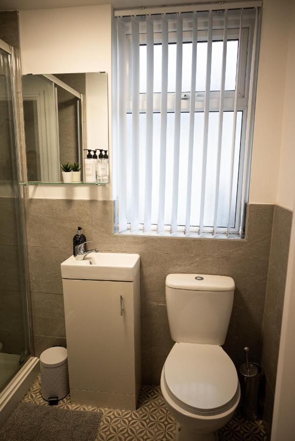 Elmo River Studios - 6 En-Suites In Wallasey - Easy Parking - Short And Long Stays Welcome Extérieur photo